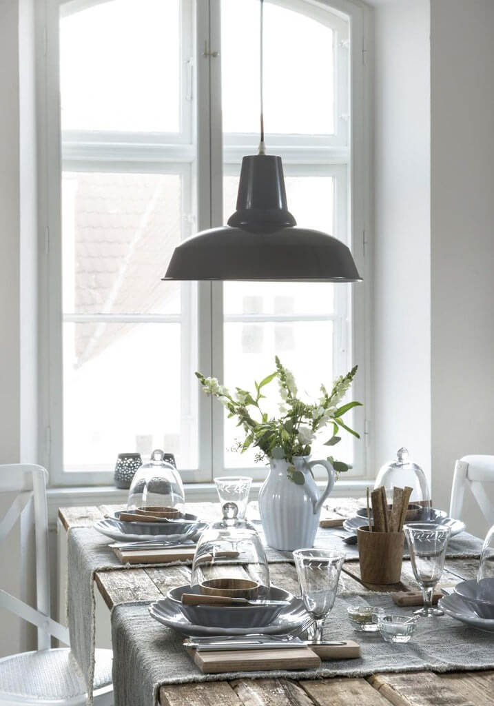 Rustic_scandinavian_kitchen_table