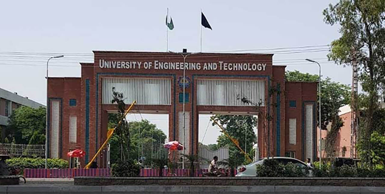 UET Lahore has Architecture department like others.