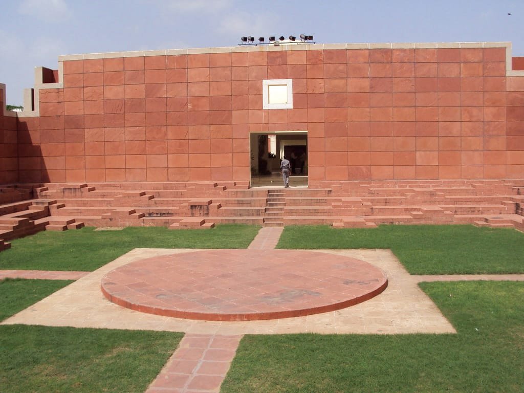 jawahar kala kendra by architect charles correa