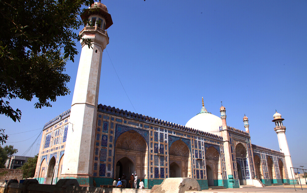 Mosque in white and covered in ornamentation