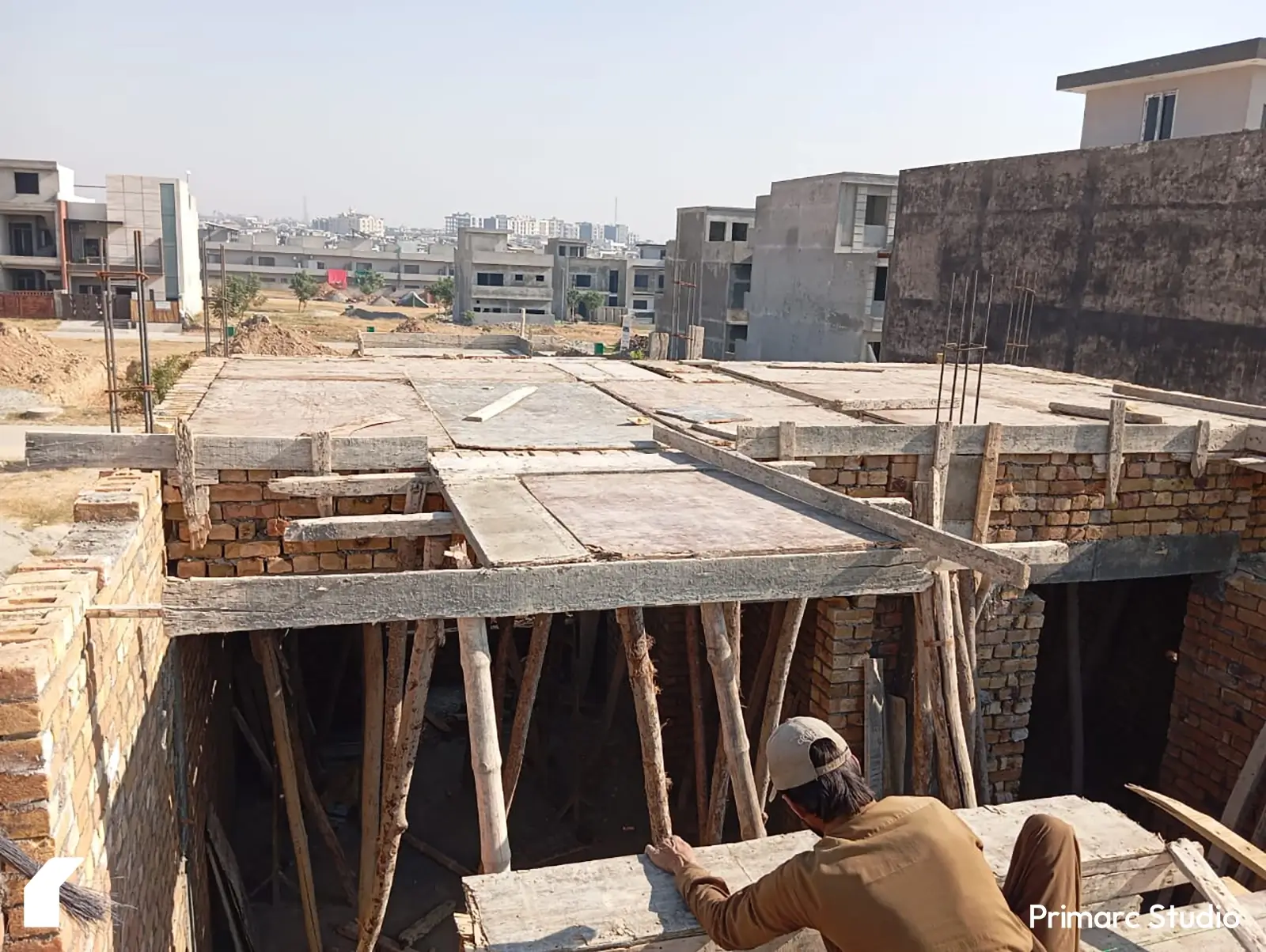 Labor completing the shuttering of the lower front section of the ground floor roof for a 5 marla house in Rawalpindi. The final adjustments highlight the meticulous work in modern housing construction projects.