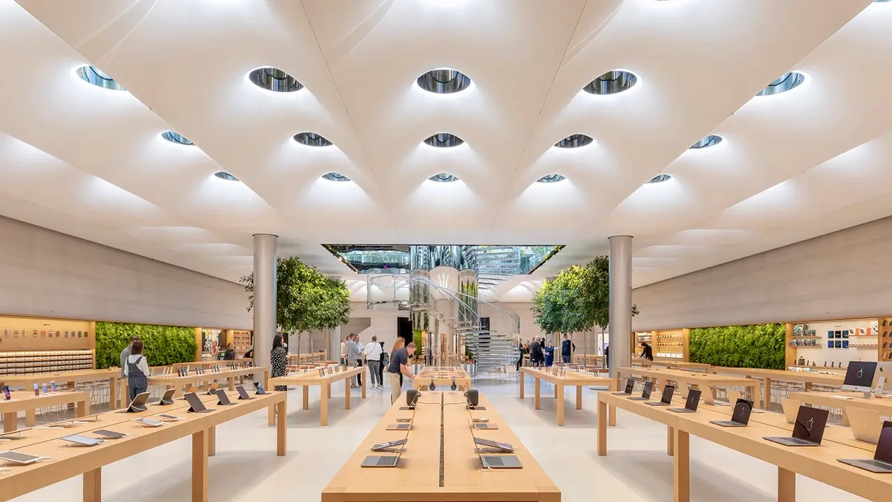 Natural lighting in interior of apple shop in New York